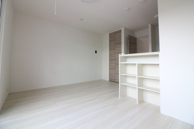 プレミエール B棟の居間・リビング|明るい室内です☆