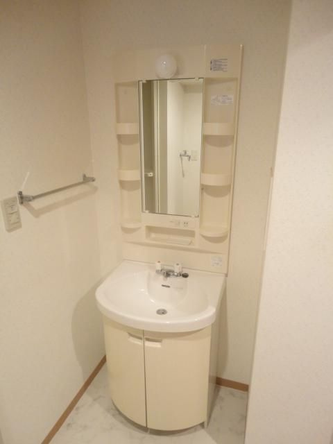 Y’sマンションの独立洗面台