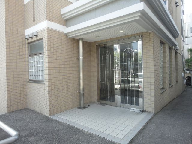 Y’sマンションのエントランス