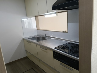 【キッチン】 | カサ・デ・ラ・ビエント | コンパクトなキッチンで掃除もラクラク