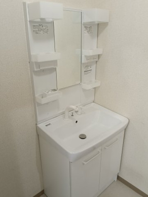 【洗面所】 | カサ・デ・ラ・ビエント | 広い洗面スペース