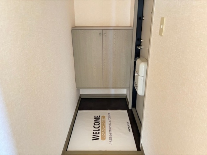 ハイカムール津福の玄関|シューズボックス付きの玄関です☆