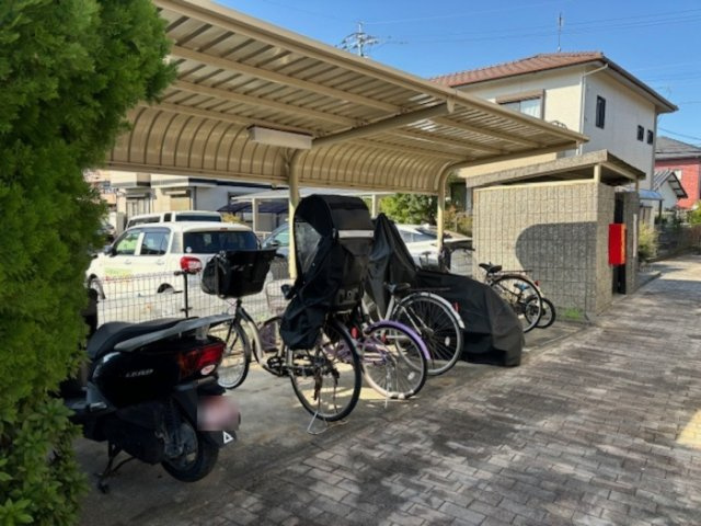 ハイカムール津福のその他共用部分|駐輪場に自転車も停められます♪