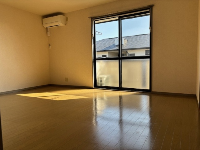 ハイカムール津福の居間・リビング|広いリビング★