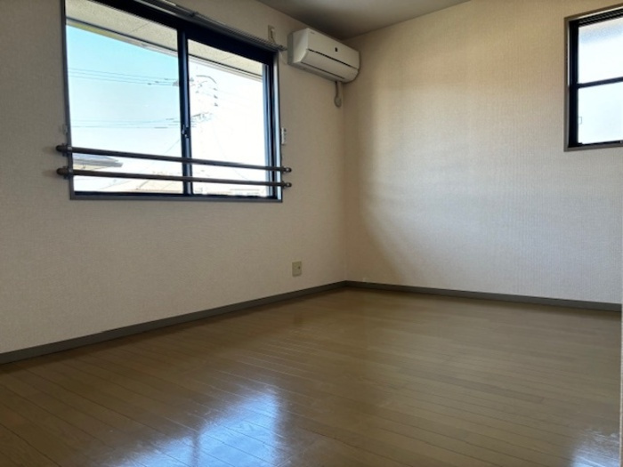 ハイカムール津福の寝室|風通しも良い寝室です☆