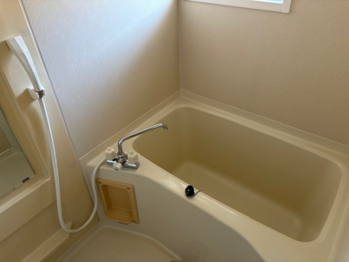 ハイカムール津福の浴室|きれいなお風呂です♪