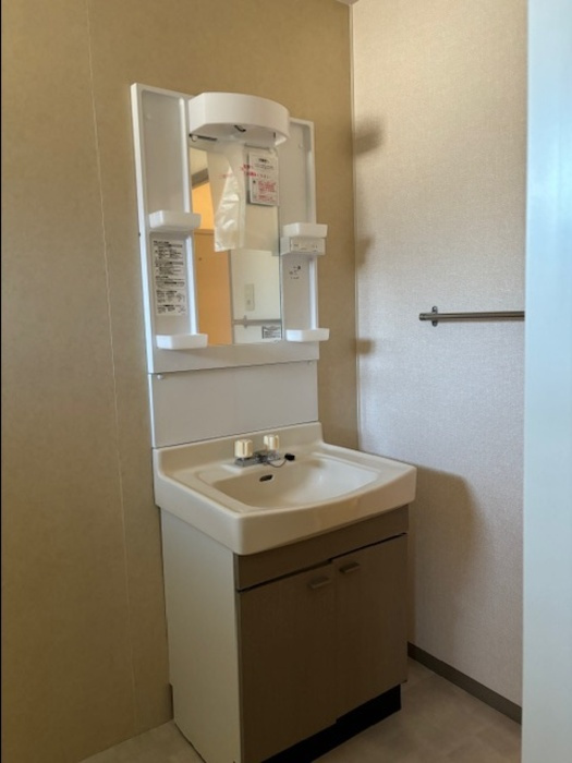 ハイカムール津福の洗面所|明るい洗面所です★