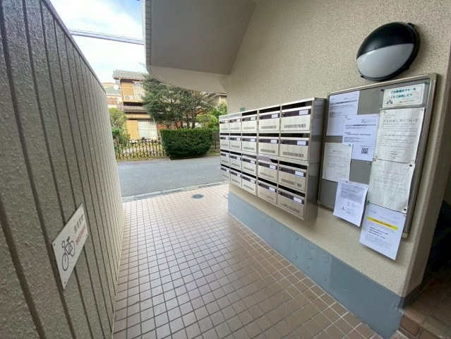 プラムロイヤル原木中山のロビー