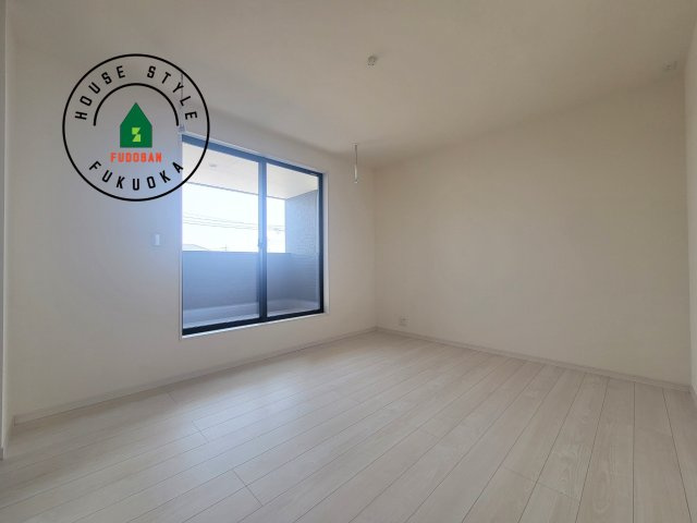 小郡市三沢第1-3棟（1号棟）の内観：施工例|主寝室には収納力に優れたクローゼットがありますので、お部屋もすっきり片付きます。