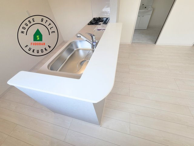 小郡市三沢第1-3棟（1号棟）の内観：施工例|キッチンから立ち込める香りが今日の料理を期待させます。