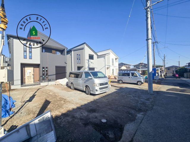 小郡市三沢第1-3棟（1号棟）の前面道路含む現地写真|見学の時間などお気軽にお問い合わせ下さい。