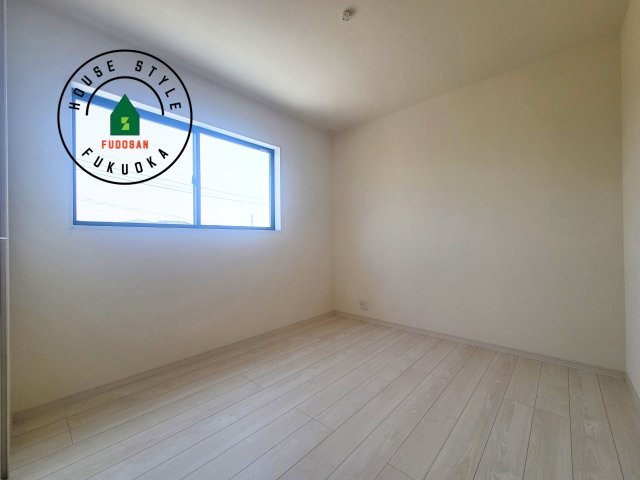 N・小郡市三沢第1-3棟（2号棟）の内観：施工例|穏やかな光が差し込む室内には、穏やかな時間が流れます。