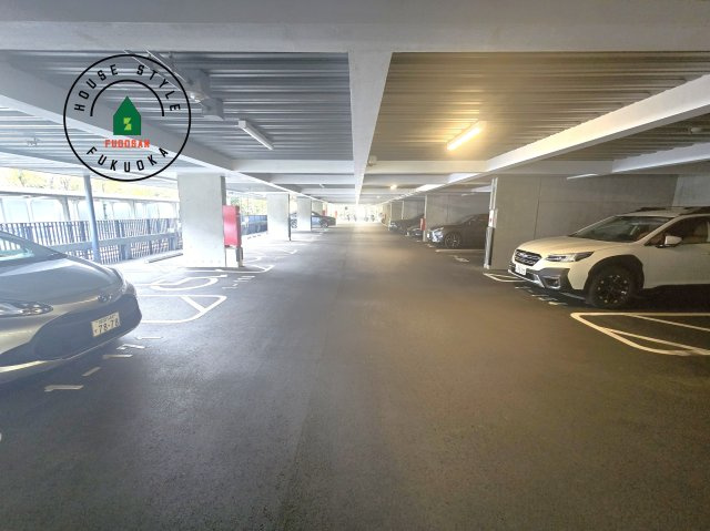 アイランドシティオーシャン＆フォレストタワーレジデンスEASTの駐車場|駐車場が敷地内にあるため、防犯面でも安心してお車をご利用いただけます。