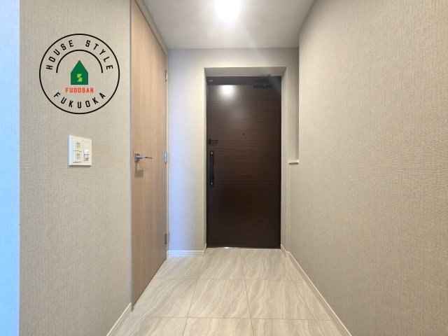 アイランドシティオーシャン＆フォレストタワーレジデンスEASTの玄関|ゆとりある玄関スペースでシューズボックスもつき収納充実！