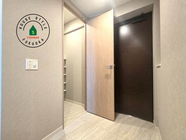 アイランドシティオーシャン＆フォレストタワーレジデンスEASTの収納|家族分の靴を十分に収納でき、玄関が散らかりにくい設計です。