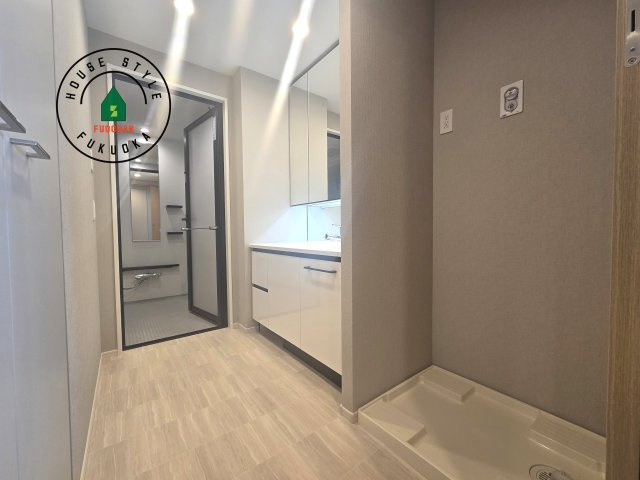 アイランドシティオーシャン＆フォレストタワーレジデンスEASTの脱衣所|ゆとりの洗面スペースで朝の身支度もスムーズに。暮らしを快適に変えるシャワー付洗面台です！