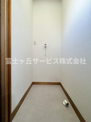 【ランドリースペース】 | 焼津市坂本 中古戸建て | 洗濯機置き場です