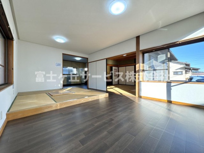 【居間・リビング】 | 焼津市坂本 中古戸建て | リビングダイニングです