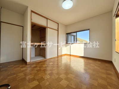 【洋室】 | 焼津市坂本 中古戸建て | 収納もある洋室です