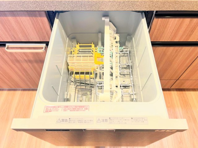 【キッチン】 | ◆ドレッセ横浜　十日市場レジデンス◆ | ◆食後の食器洗いは食洗機にお任せ！ご家族と団らんの時間を。家事の時短に効果大の食洗器付き。高温洗浄、節水効果もございます。