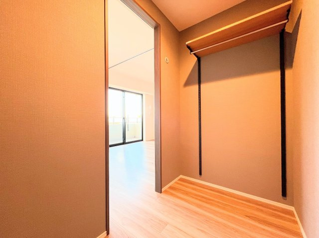 【収納】 | ◆ドレッセ横浜　十日市場レジデンス◆ | ◆リビングの一角に設けたワークスペース。勉強中のお子さまの様子を窺うことができたり、家事のすきま時間でデスク作業ができたりとフレキシブルに活用することができます。