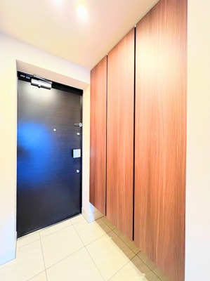 【玄関】 | ◆ドレッセ横浜　十日市場レジデンス◆ | ◆明るい玄関です！散らかりやすい玄関もスッキリする大容量のシューズボックス付き。