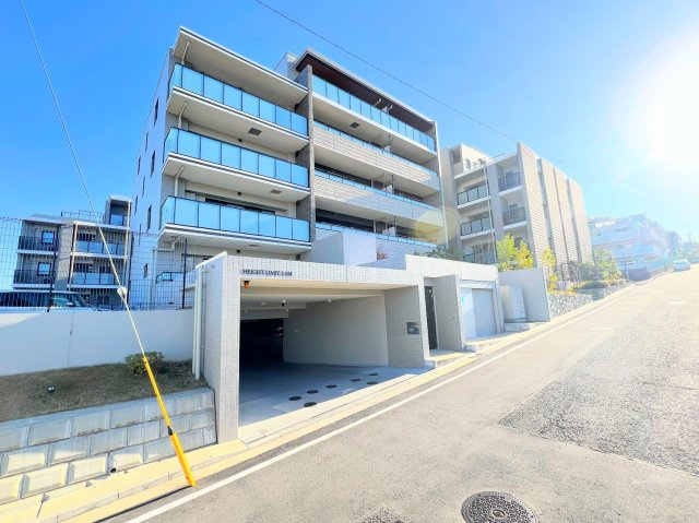 【外観】 | ◆ドレッセ横浜　十日市場レジデンス◆ | ◆管理体制良好なマンションです。清潔感のあるエントランスに開放感のある住環境。