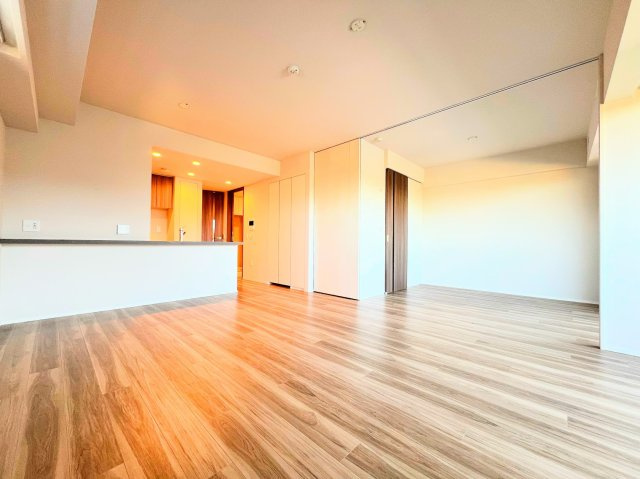 【キッチン】 | ◆ドレッセ横浜　十日市場レジデンス◆ | ◆一家だんらんのスペースとなるＬＤＫ。窓から明るい光が差し込み、思わず家族の会話も弾む快適な空間。