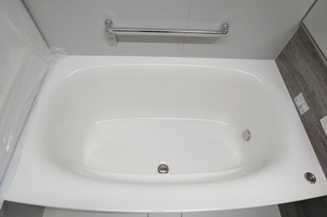 【浴室】 | リベーラガーデンI棟（マリナタワー） | 浴槽は足を伸ばしてゆったりおくつろぎ頂けます