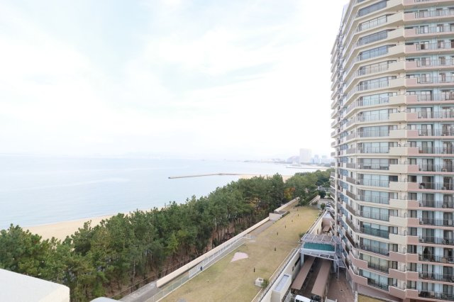 【展望】 | リベーラガーデンI棟（マリナタワー） | バルコニーからは愛宕浜の開けた景観を楽しむことができます