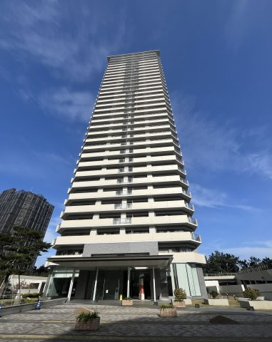 【外観】 | リベーラガーデンI棟（マリナタワー） | 33階建てのタワーマンションの8階部分のお部屋です。敷地内駐車場に空きがあるのも嬉しいポイントです