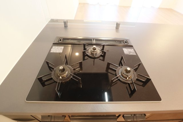 【キッチン】 | リベーラガーデンI棟（マリナタワー） | 3口コンロ+グリルで効率的にお料理が進められます