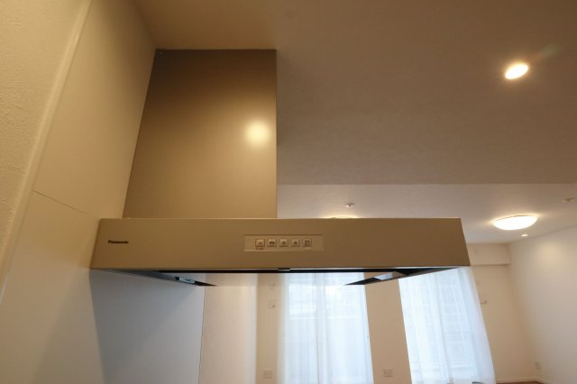 【キッチン】 | リベーラガーデンI棟（マリナタワー） | 汚れが気になりがちなレンジフードも新品に交換済みです