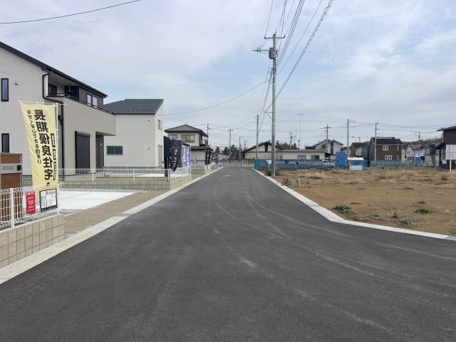 リーブルガーデン第１小山中久喜　新築一戸建ての前面道路含む現地写真|前面道路含む現地写真です