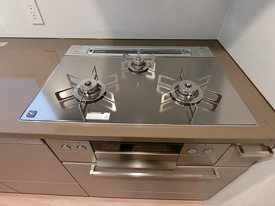 【設備】 | グランドメゾン上町台レジデンスタワー | ３口ガスコンロ　※前回募集時／２０２３年３月の写真