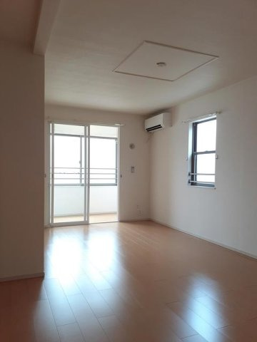 ラヴィベールⅠの居間・リビング|ゆったり過ごせるリビングです