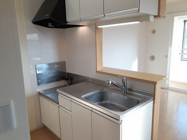 グラースⅡのキッチン|コンパクトなキッチンで掃除もラクラク