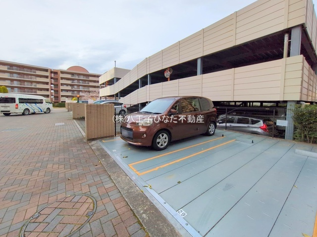 祝成約済みパークフィーネ南大沢３番館　八王子市　中古マンションの駐車場|～仲介手数料無料☆八王子ひなた不動産～パークフィーネ南大沢３番館
