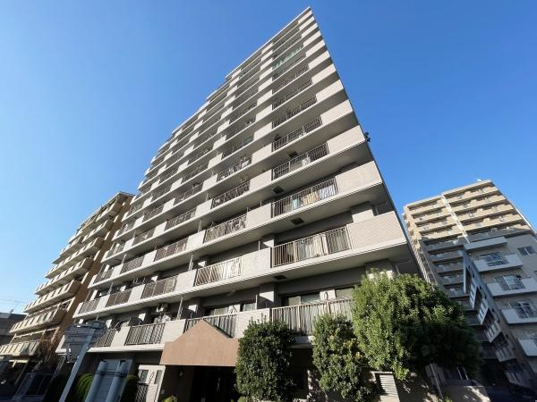 【外観】 | メイツ大森西 | 日が当たり、あたたかながらもスタイリッシュなたたずまいです！