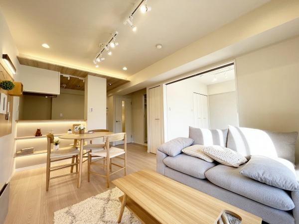 【居間・リビング】 | メイツ大森西 | キッチンからリビングダイニングまで見渡せて、ご家族のコミュニケーションも取りやすい間取りです♪