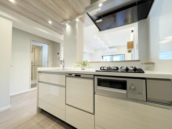 【キッチン】 | メイツ大森西 | キッチンスペースは広々しており、調理の効率が上がる２口コンロに、食洗器もついており、家事もはかどります♪