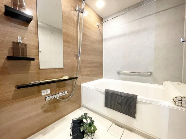 【浴室】 | ラヴィドール狛江 | ゆったりとお過ごしいただけるバスルームです。心と身体の疲れを癒してくれる安らぎの空間♪