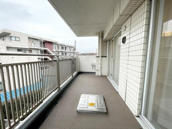 【バルコニー】 | ラヴィドール狛江 | 日当たりのよいバルコニー