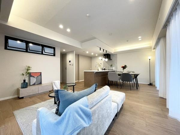 【居間・リビング】 | ラヴィドール狛江 | みんなが集うLDKはあたたかい日差しが入り込み、自然と楽しい会話が弾む幸せな空間に♪
