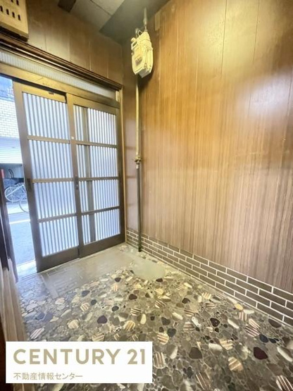 【玄関】 | 三軒家西1丁目中古戸建 | 改装、建て替えのご相談も承ります！