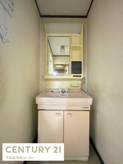 【独立洗面台】 | 三軒家西1丁目中古戸建 | 改装、建て替えのご相談も承ります！