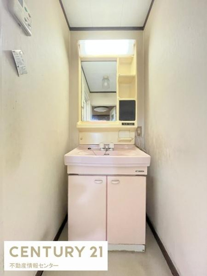 【独立洗面台】 | 三軒家西1丁目中古戸建 | 改装、建て替えのご相談も承ります！