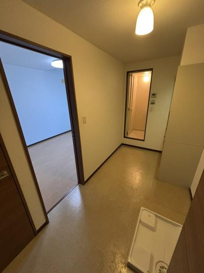 【玄関】 | 第15アベニュー | 写真は同タイプの別のお部屋のものです。