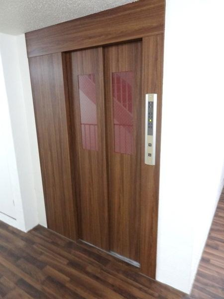 メゾン　ルリエルのエントランス|★エレベータ付き★