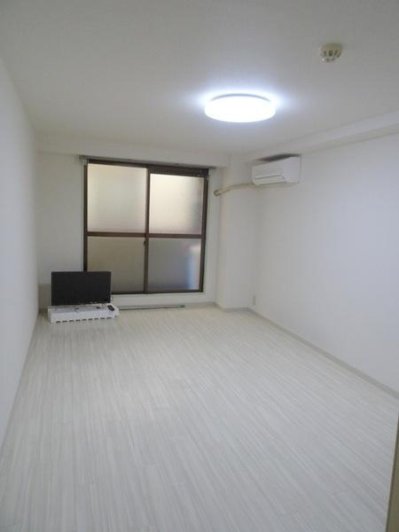 メゾン　ルリエルの洋室|★ピカピカのフローリングです★